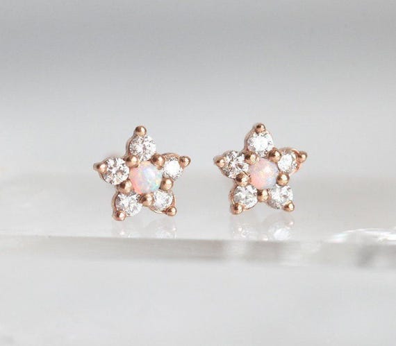 ダイヤモンド＆オパールフラワースタッドピアス • 14K/18Kソリッド 