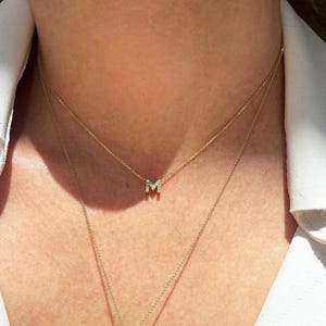 Collar con inicial de mini diamantes en oro blanco rosa amarillo de 14 k