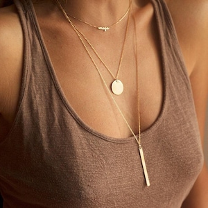 Conjunto de collares en capas, collares en capas, collar con nombre de oro, collar con disco y barra vertical