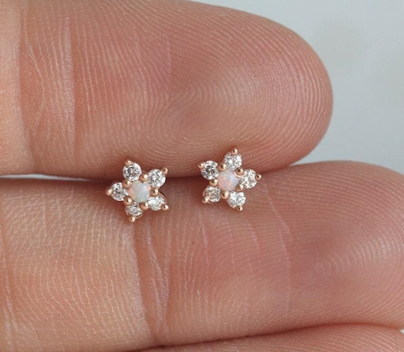 ダイヤモンド＆オパールフラワースタッドピアス • 14K/18Kソリッド 