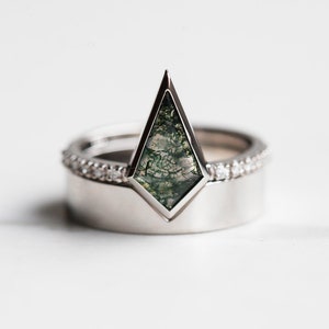 Kite moss agate engagement ring, Mossy kite and diamond engagement ring, Geometric engagement ring for modern wedding image 5