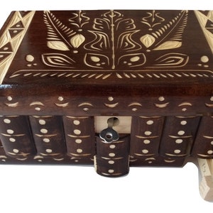 Puzzle jewelry box new beautiful special handcarved brown wooden secret magic brain teaser hidden storage box with key treasure challenge image 1