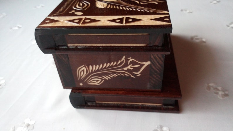 Puzzle jewelry box new beautiful special handcarved brown wooden secret magic brain teaser hidden storage box with key treasure challenge image 2