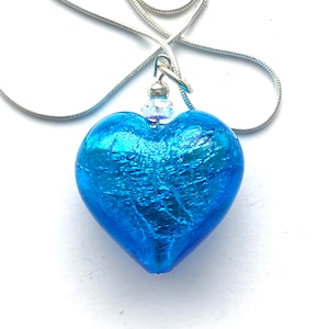 Anhänger aus Muranoglas mit großem türkisen Crackle-Herz aus Muranoglas und Sterlingsilber-Kette.