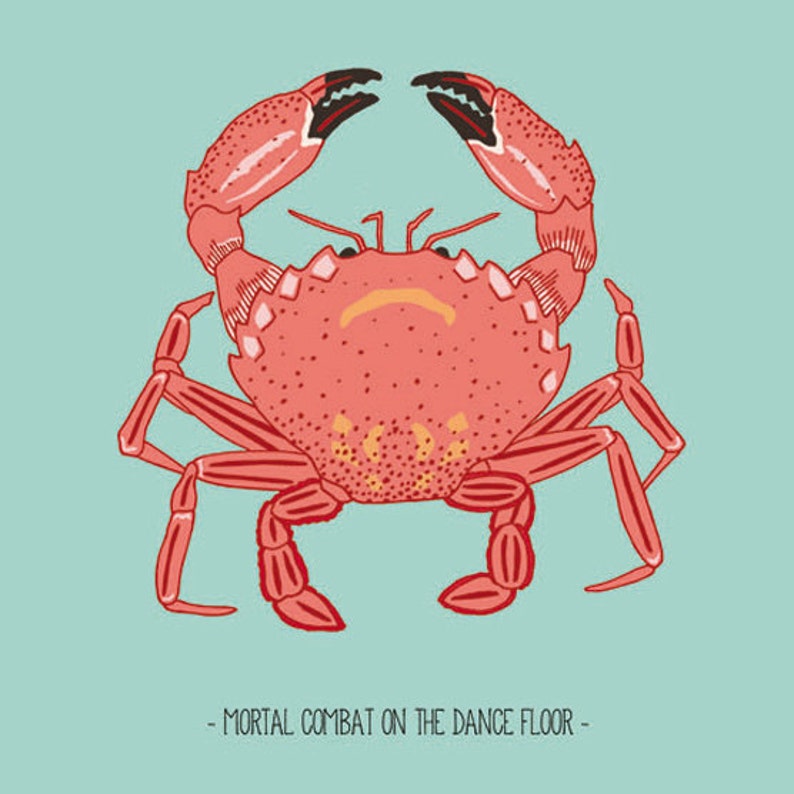 Puede incluir: Ilustraci&oacute;n de dibujos animados de un cangrejo en tonos rojos y naranjas, sobre un fondo azul claro. El cangrejo tiene las pinzas levantadas y el texto "- MORTAL COMBAT ON THE DANCE FLOOR -" en la parte inferior.