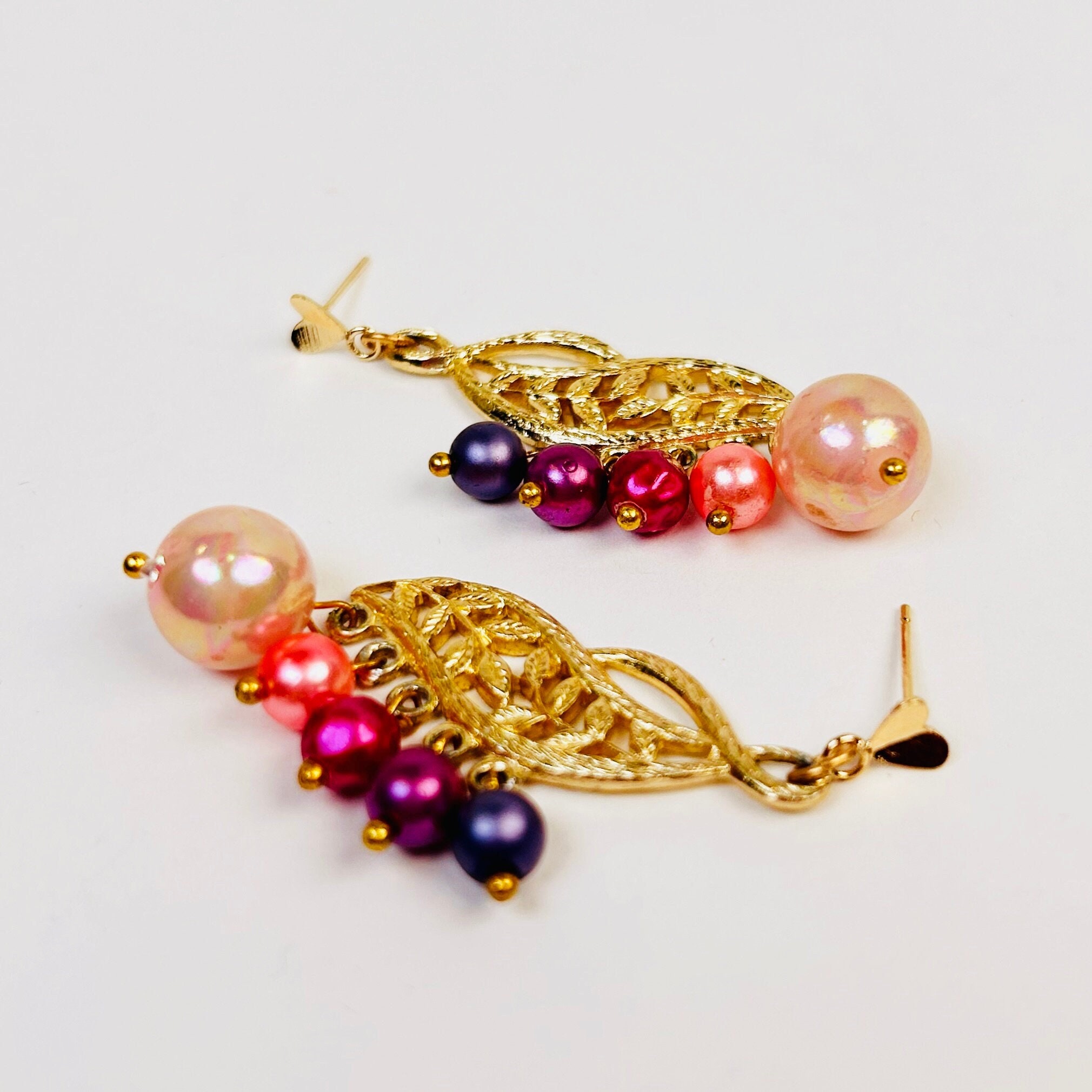 VIE EN ROSE Colorblocked Purple and Pink Vintage Costume Beads Accent Leafy Golden Earring Tops