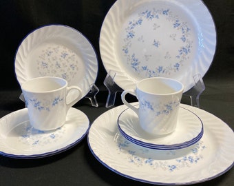Vintage Corelle Blue Fleur Dinnerware Set of 20 Pieces for 4