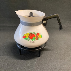 Child&#39;s Spice O&#39; Life Plastic Teapot, Lid, and Stand
