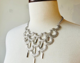 Conjunto de brincos e colar vintage Sarah Coventry Charisma Statement Bib