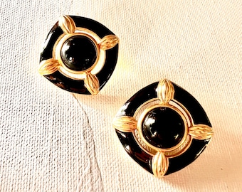 Brincos Vintage Trifari Preto e Dourado Post