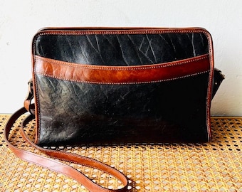 Bolsa transversal vintage Brahmin em couro bicolor