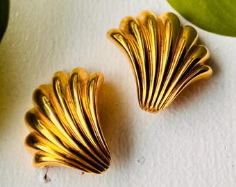 Brincos de pressão vintage Givenchy em formato de concha