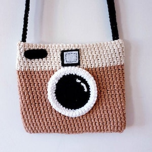 Camera Purse Crochet Pattern image 1