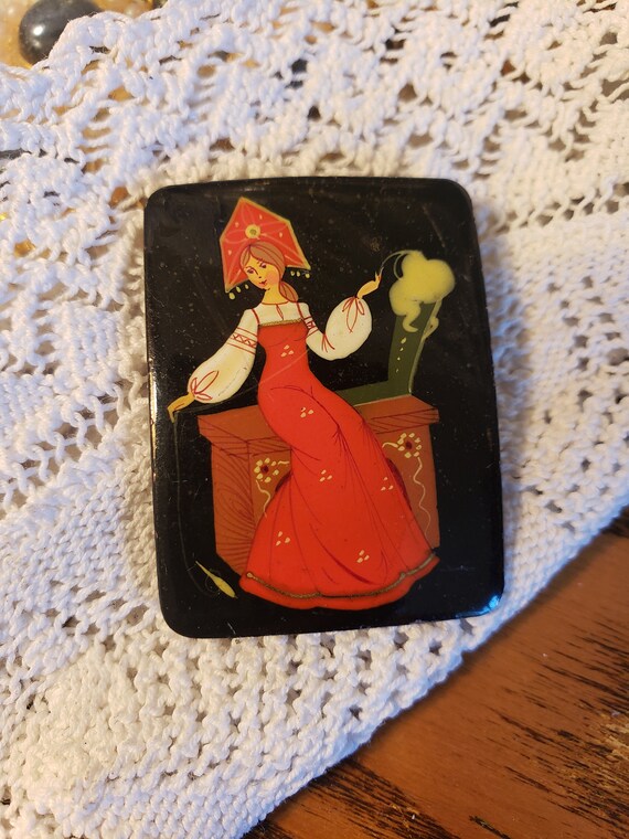 Vintage Russian Lacquered Brooch - image 3