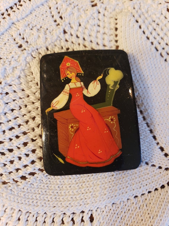 Vintage Russian Lacquered Brooch - image 1