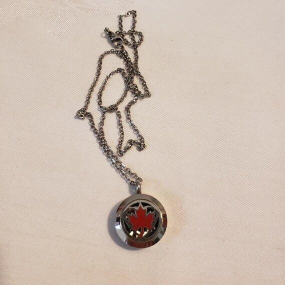 Maple Leaf Diffuser Pendant Necklace - image 3
