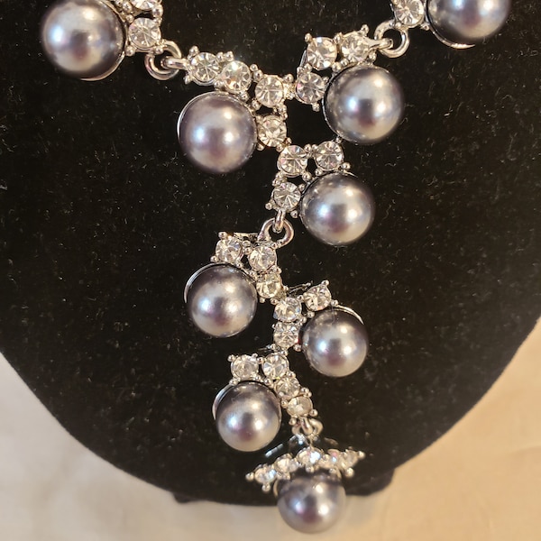 Stunning Faux Pearl and Rhinestone Necklace