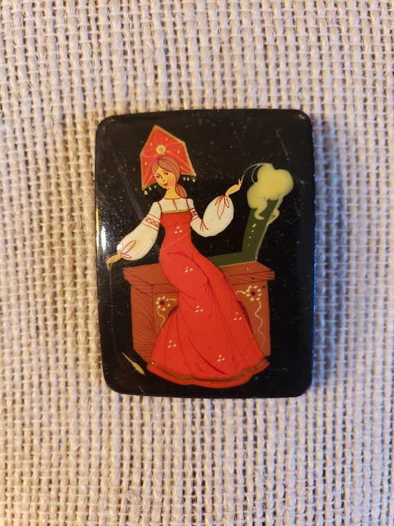 Vintage Russian Lacquered Brooch - image 8