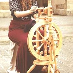 The Kromski Minstrel is an upright castle style spinning wheel that lets you create the dream yarn of your choice. The Kromski Minstrel is not only a beautiful spinning wheel but also spins fine to medium yarns and is a great choice for the beginning or expect spinner alike