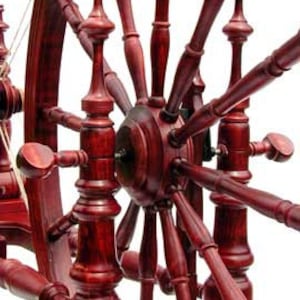 Kromski Polonaise spinning wheel hub detail