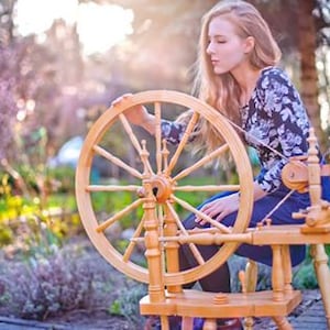Kromski Polonaise spinning wheel with clear finish