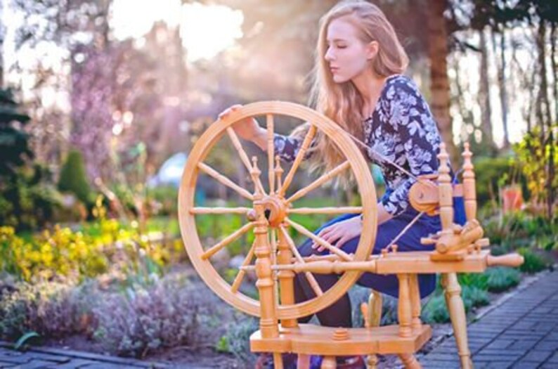 Kromski Polonaise spinning wheel with clear finish