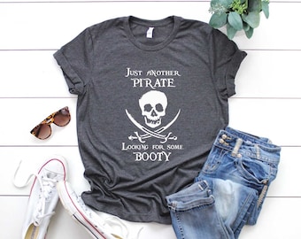 Koszulka Piracka. Po prostu kolejny Pirat Szukający Trochę Tyłka. Super Miękki i Wygodny T-shirt Unisex. Koszulka Piracka.