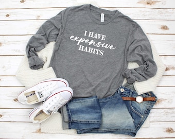 J’ai des habitudes coûteuses. Drôle de chemise. Cadeau pour maman. T-shirt unisexe à manches longues super doux et confortable. Chemise sarcastique. Drôle de cadeau pour un ami.
