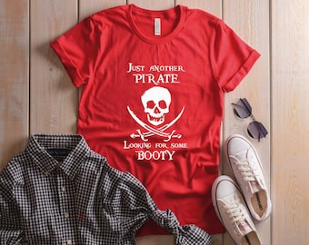 Koszulka Pirat. Kolejny Pirat Szukający Tyłka. Supermiękki i wygodny T-shirt unisex. Zabawny T-shirt Pirat. Koszulka z Czaszką.