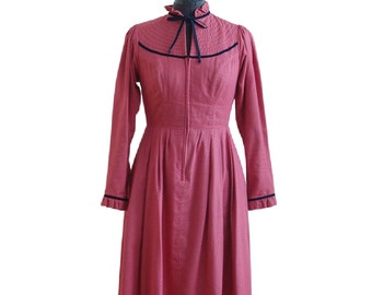 Vintage pink and navy Salzburger Dirndl Bavarian Oktoberfest dress