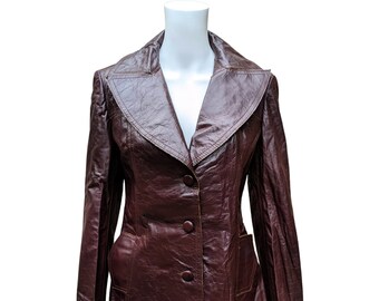 Vintage 60s or 70s dark mahogany red brown leather trench with 3 covered buttons and large collar