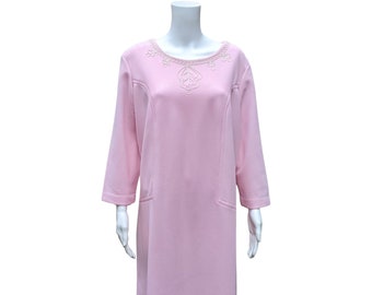 Vintage 60s pale pink with white embroidered detail 100% crimpilene polyester dress