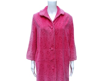 Vintage 1960s faded pink chenille towel robe housecoat, short robe