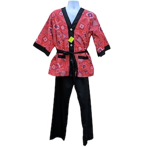 Vintage 1970 men&#39;s deadstock red and black handkerchief print pajama set with matching belt
