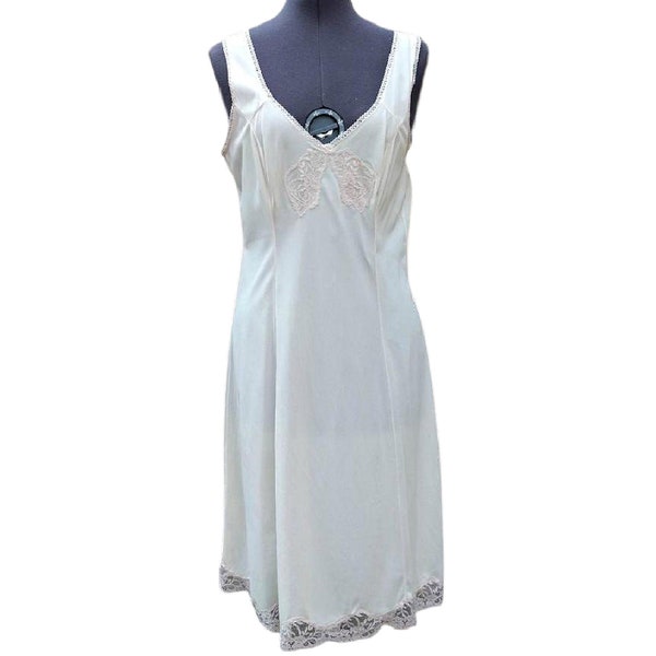 Vintage pale beige cream 100% nylon with lace slip nightgown