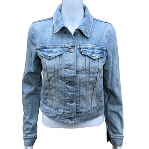 Vintage 90s Levi&#39;s Blue Jean Jacket, 1990s Light Denim Jacket Coat Button Up Workwear Levis Streetwear, Small Levis Jacket, Distressed