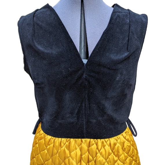 Vintage 60s or 70s black velour and gold quilted … - image 2