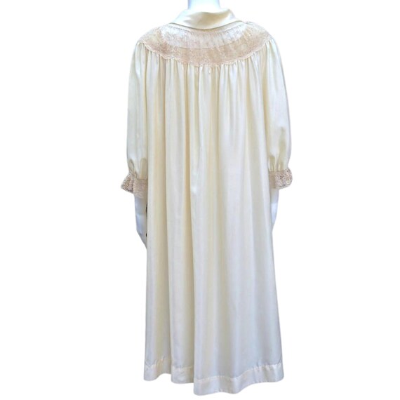 Vintage 50s or 60s champagne peignoir robe and ni… - image 5