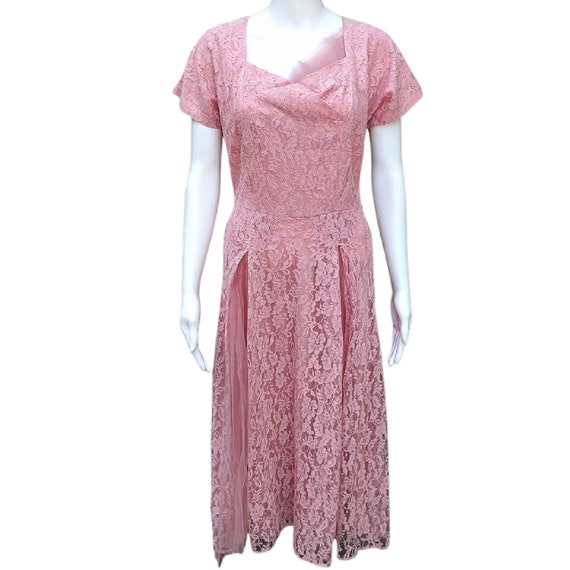 Vintage 40s or 50s coral salmon pink lace and tul… - image 1