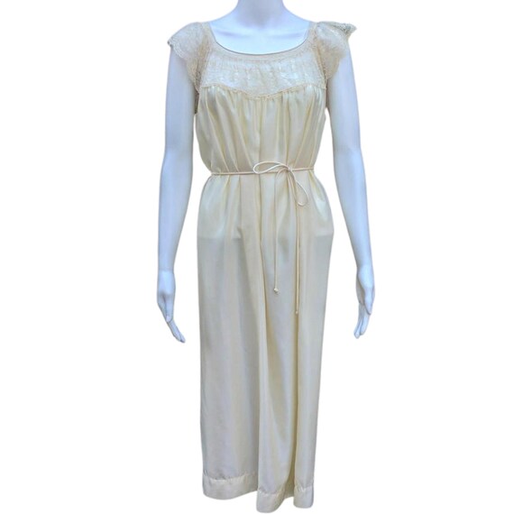 Vintage 50s or 60s champagne peignoir robe and ni… - image 3
