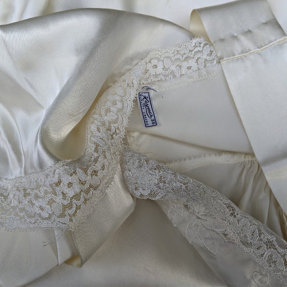 Vintage 1940s ivory white liquid satin and lace d… - image 9