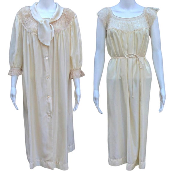 Vintage 50s or 60s champagne peignoir robe and ni… - image 1