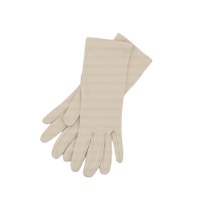 Vintage 1950s or 60s warm white small short gloves