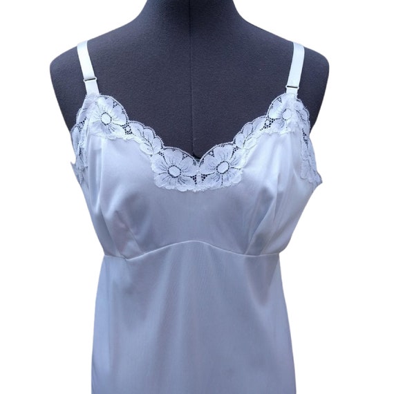 Vintage white nylon and lace dress slip - image 2