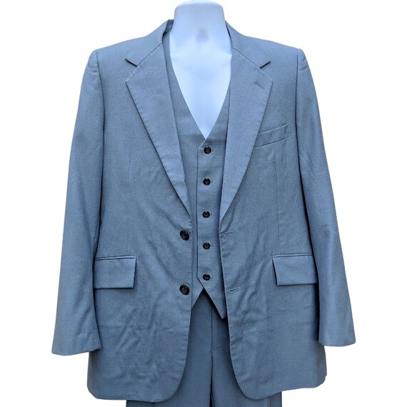 Vintage 70s powder blue 3 piece suit with large lapel… Gem