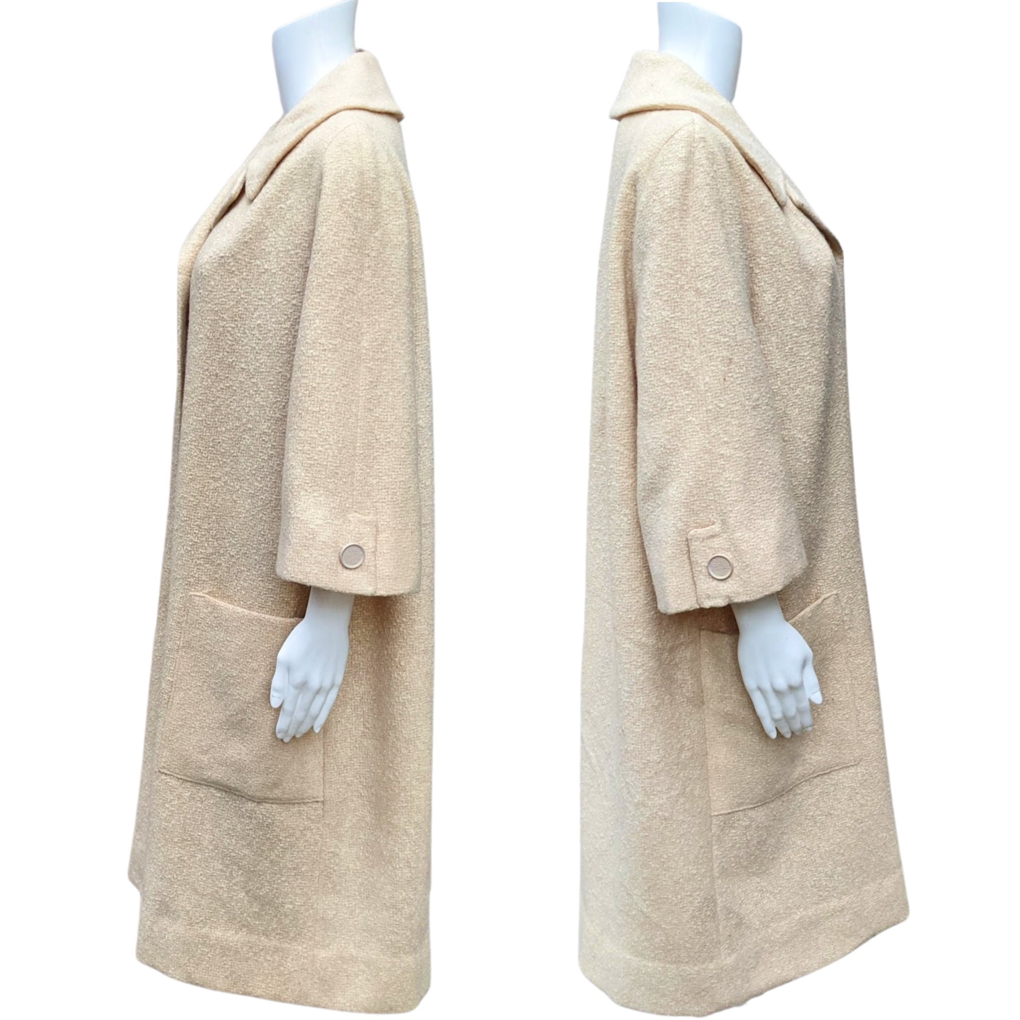 Vintage 1950s or 60's Ivory White Chenille Coat With Large Vintage 1950s or 60's Ivory White Chenille Coat With Large