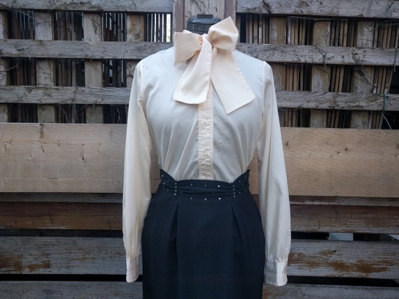 Vintage 1970's CHAGALL ivory cream blouse with rem