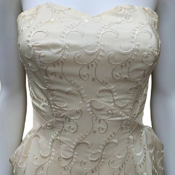 Vintage 1950's ivory white embroidered taffeta mi… - image 3