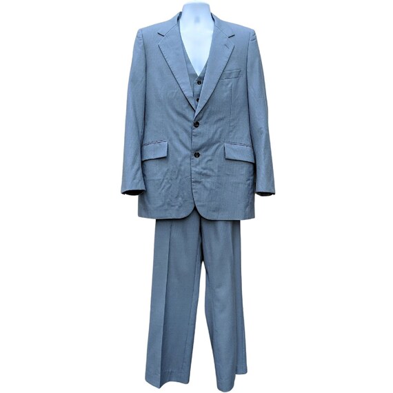 Vintage 70s powder blue 3 piece suit with large lapel… Gem