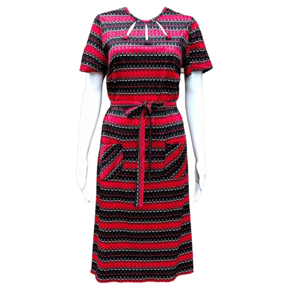 Vintage 1960's red and black with keyhole detail 1